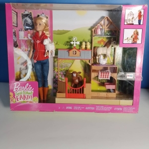 BARBIE DOLL PLAYSET-GCK86